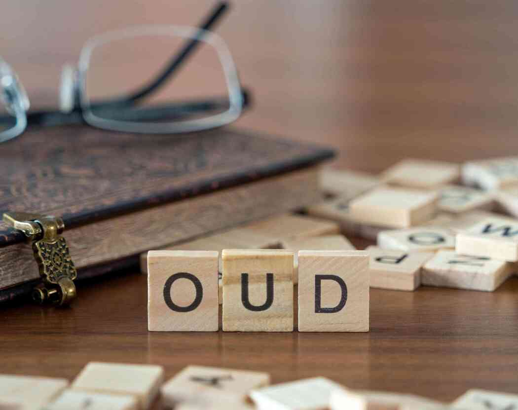 Image of the acronym OUD for Opioid Use Disorder represented by wooden letter tiles